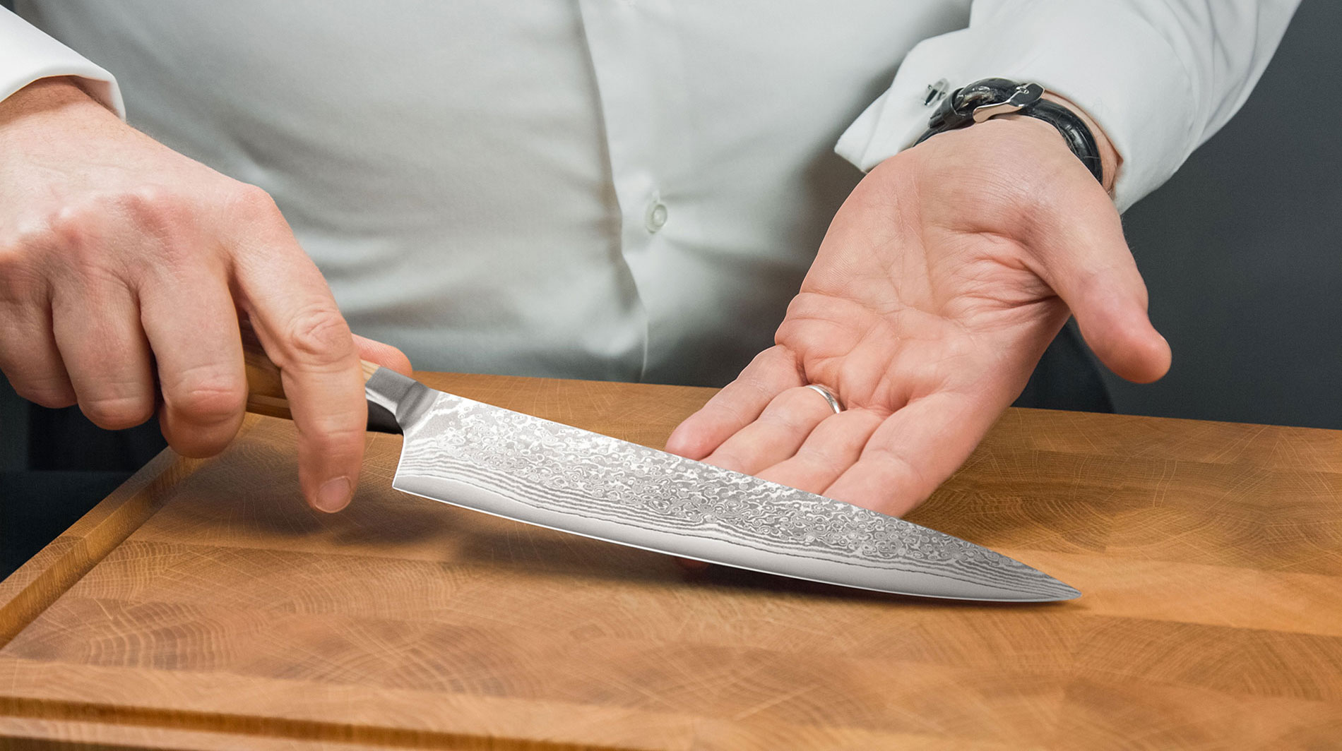 Perfektes Kochmesser Handling: Schneiden will gelernt sein